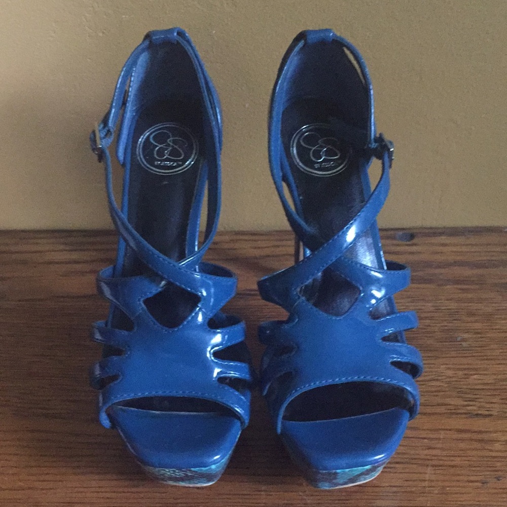 Heels - Picture 2 of 3